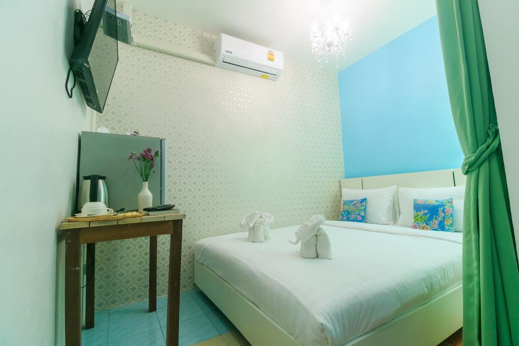 Frog House Bed & Breakfast (Adults Only) Patong Exterior photo