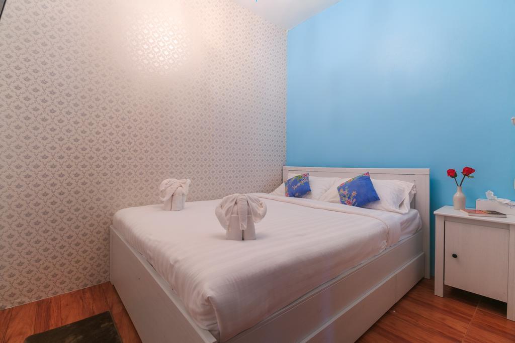 Frog House Bed & Breakfast (Adults Only) Patong Exterior photo